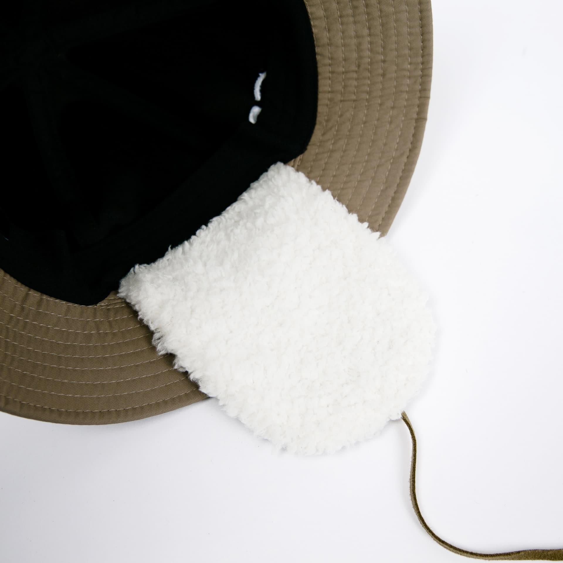 【Unisex】Creve9 イヤーマフ付きバケットハット
