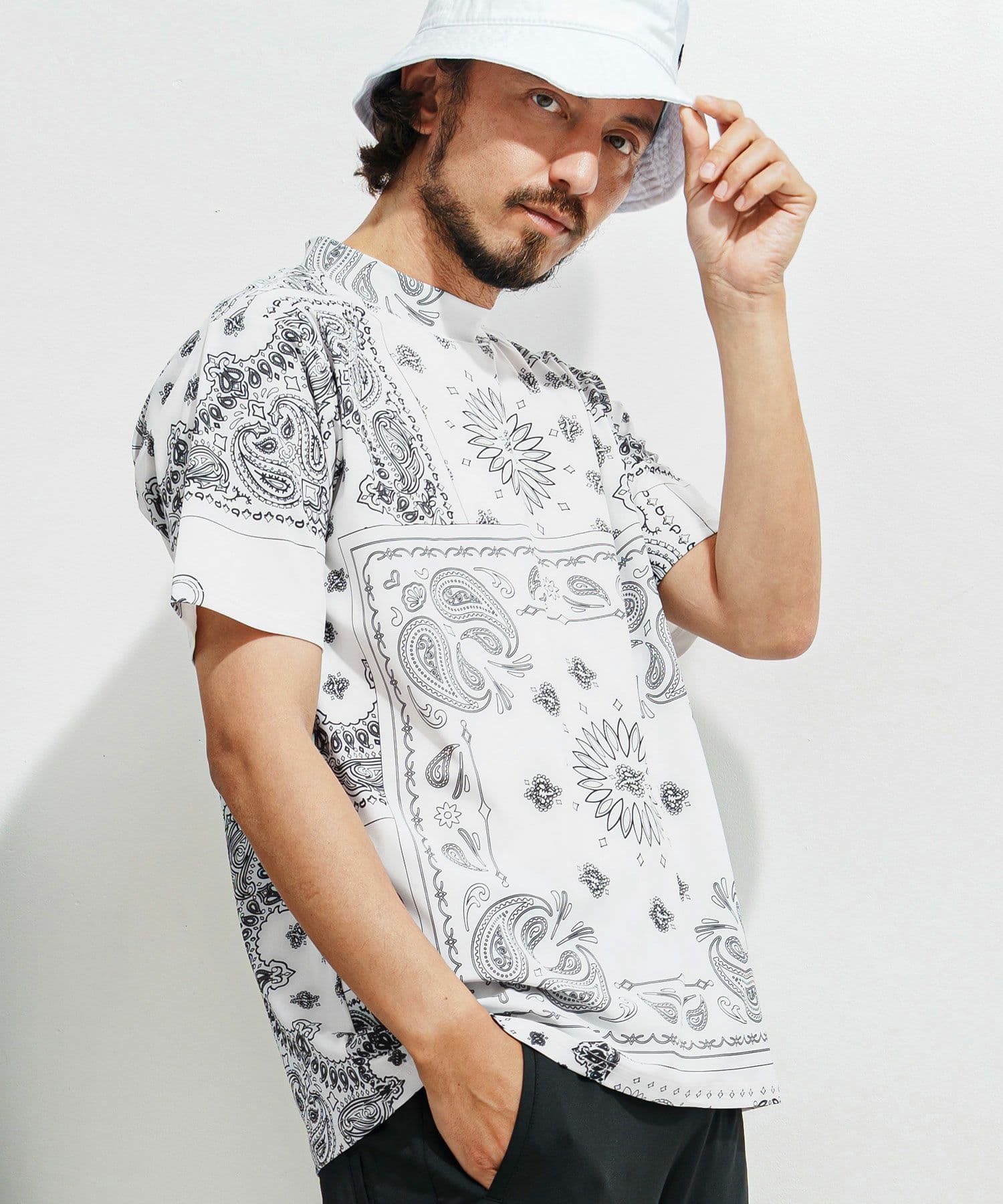 【Men's】ペイズリー柄半袖モックネック
