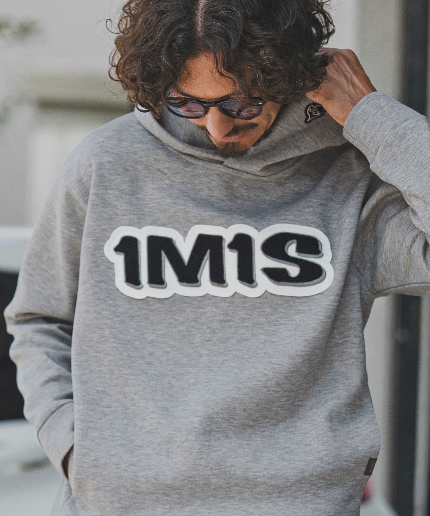 【Men's】サガラ刺繍ダンボールパーカー
