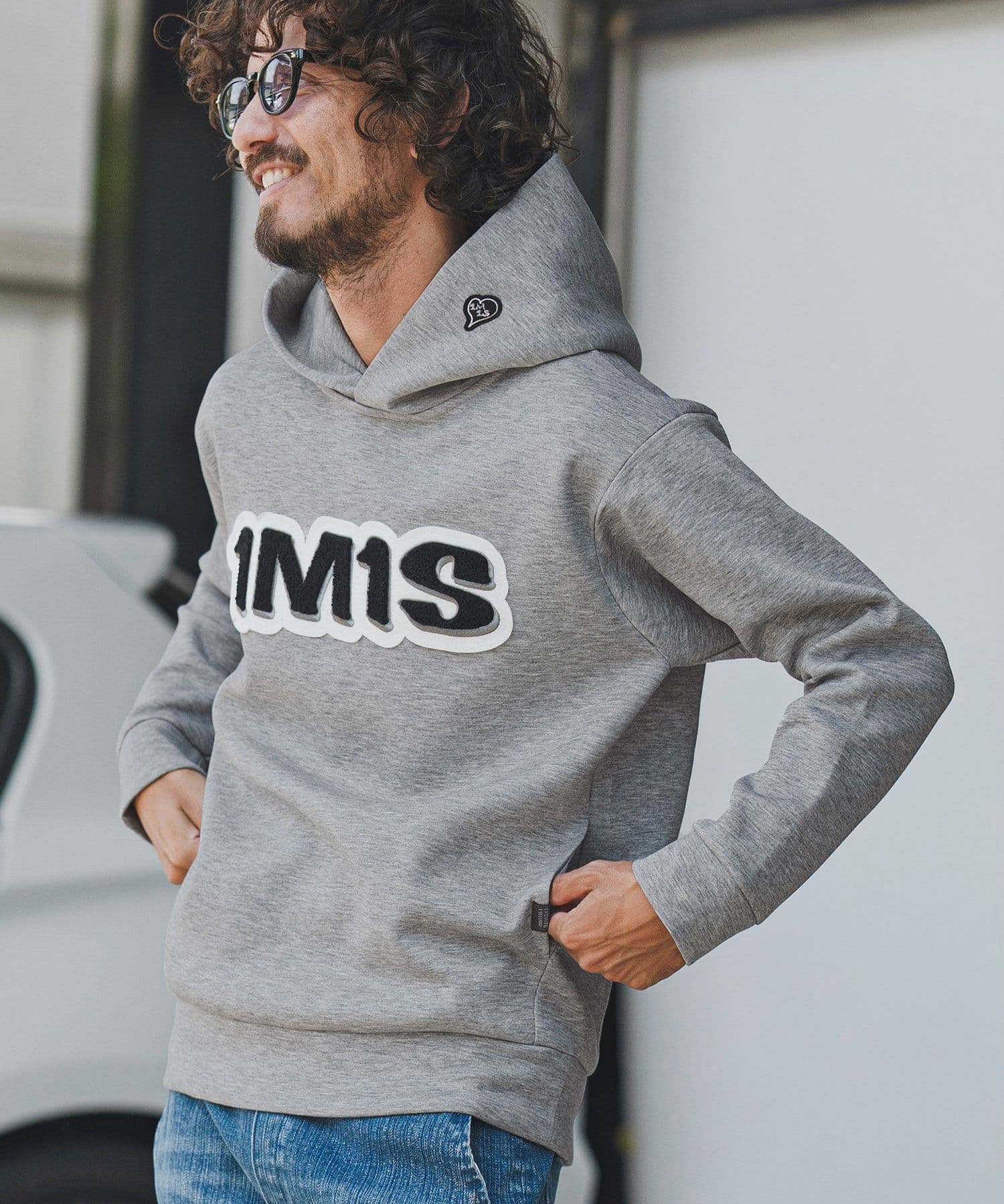 【Men's】サガラ刺繍ダンボールパーカー