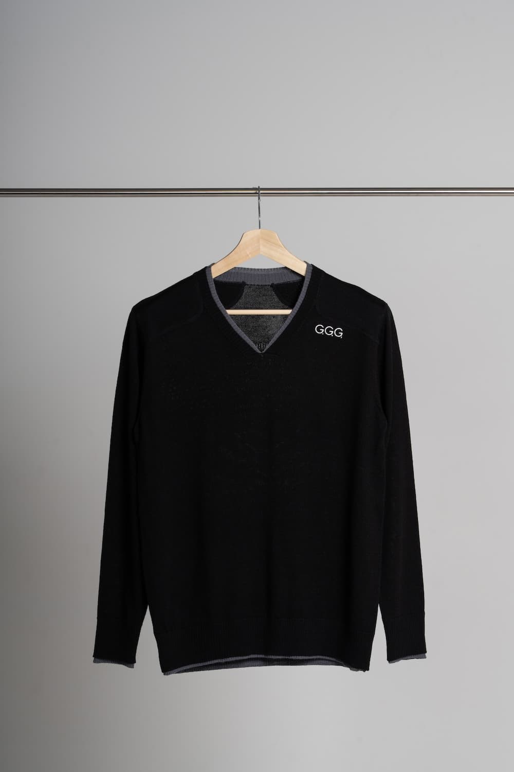 【Unisex】V-Neck Knit