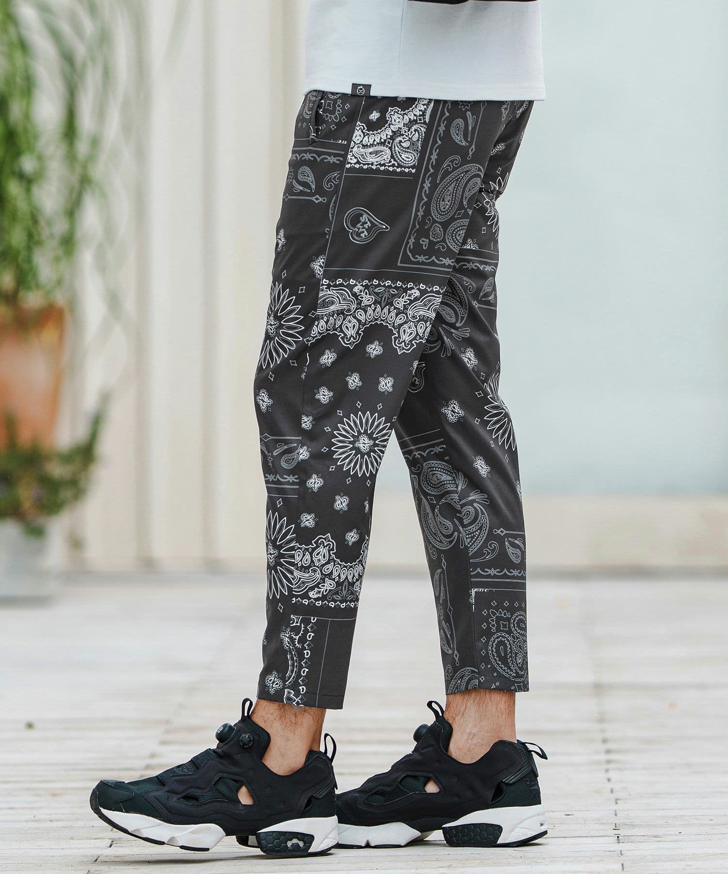 【Men's】ペイズリー柄テーパードパンツ