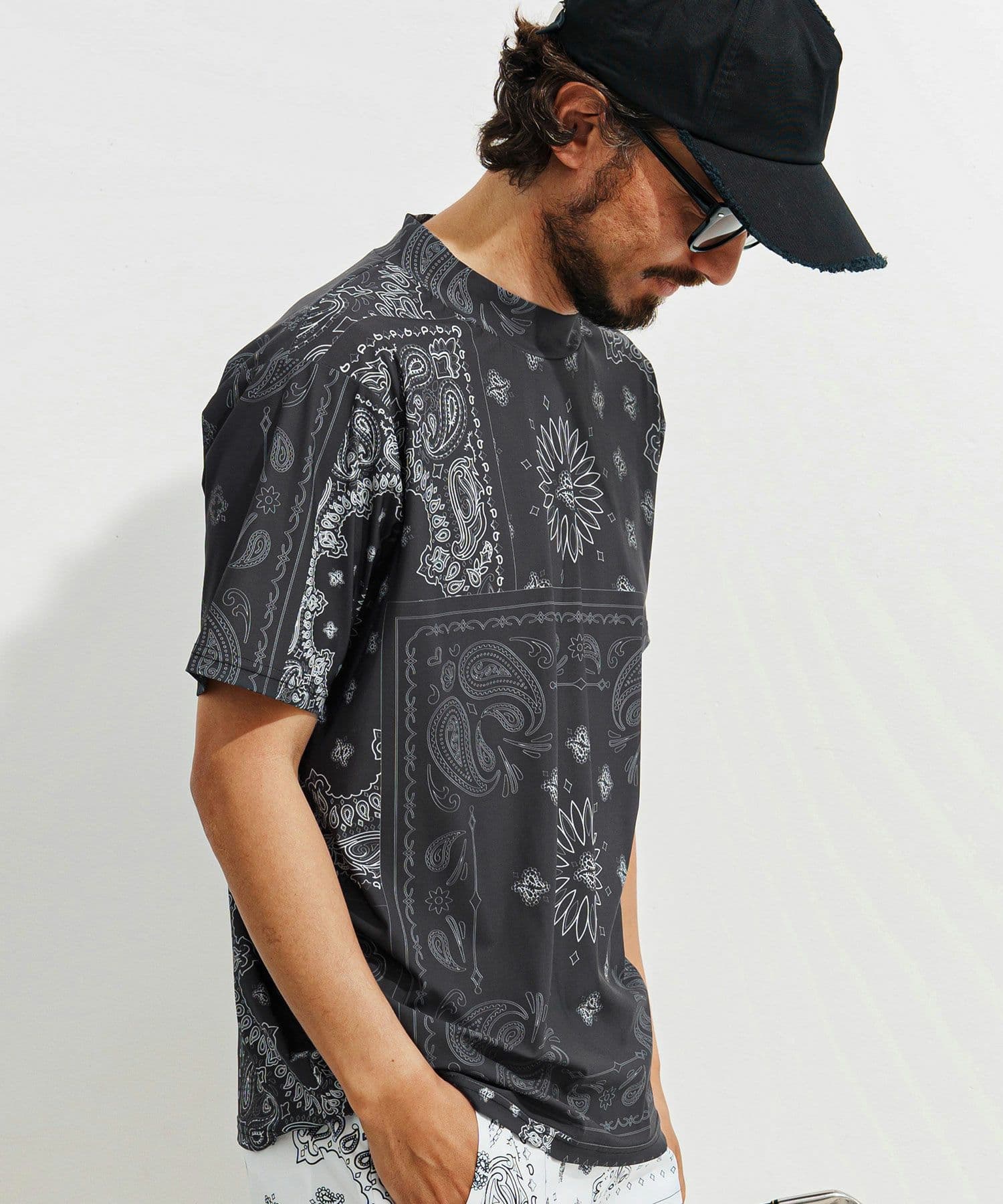【Men's】ペイズリー柄半袖モックネック