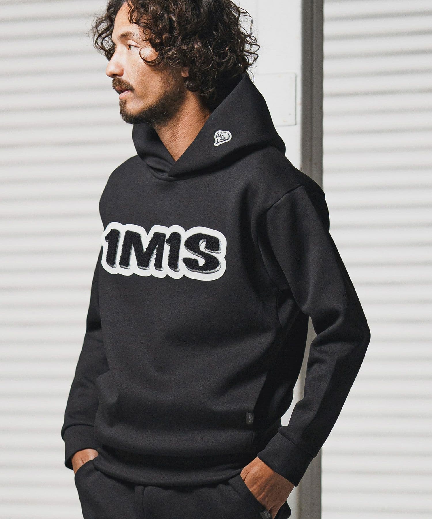 【Men's】サガラ刺繍ダンボールパーカー