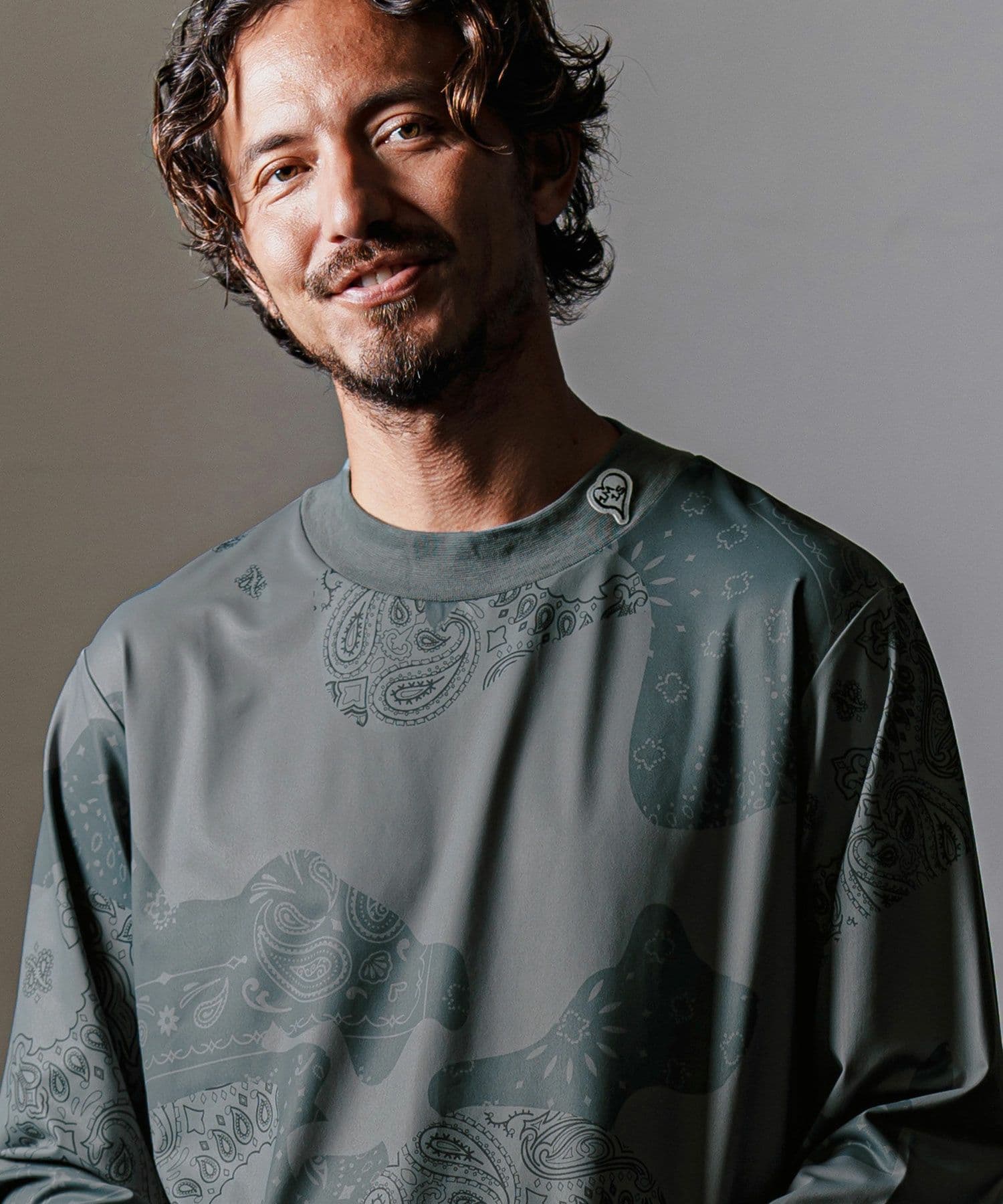 【Men's】カモフラージュペイズリー柄長袖モックネックカットソー