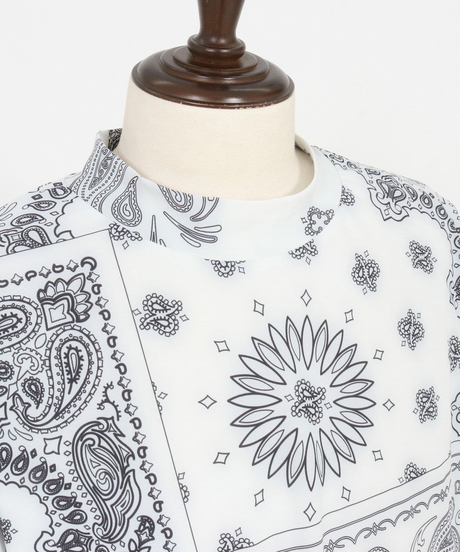 【Men's】ペイズリー柄半袖モックネック