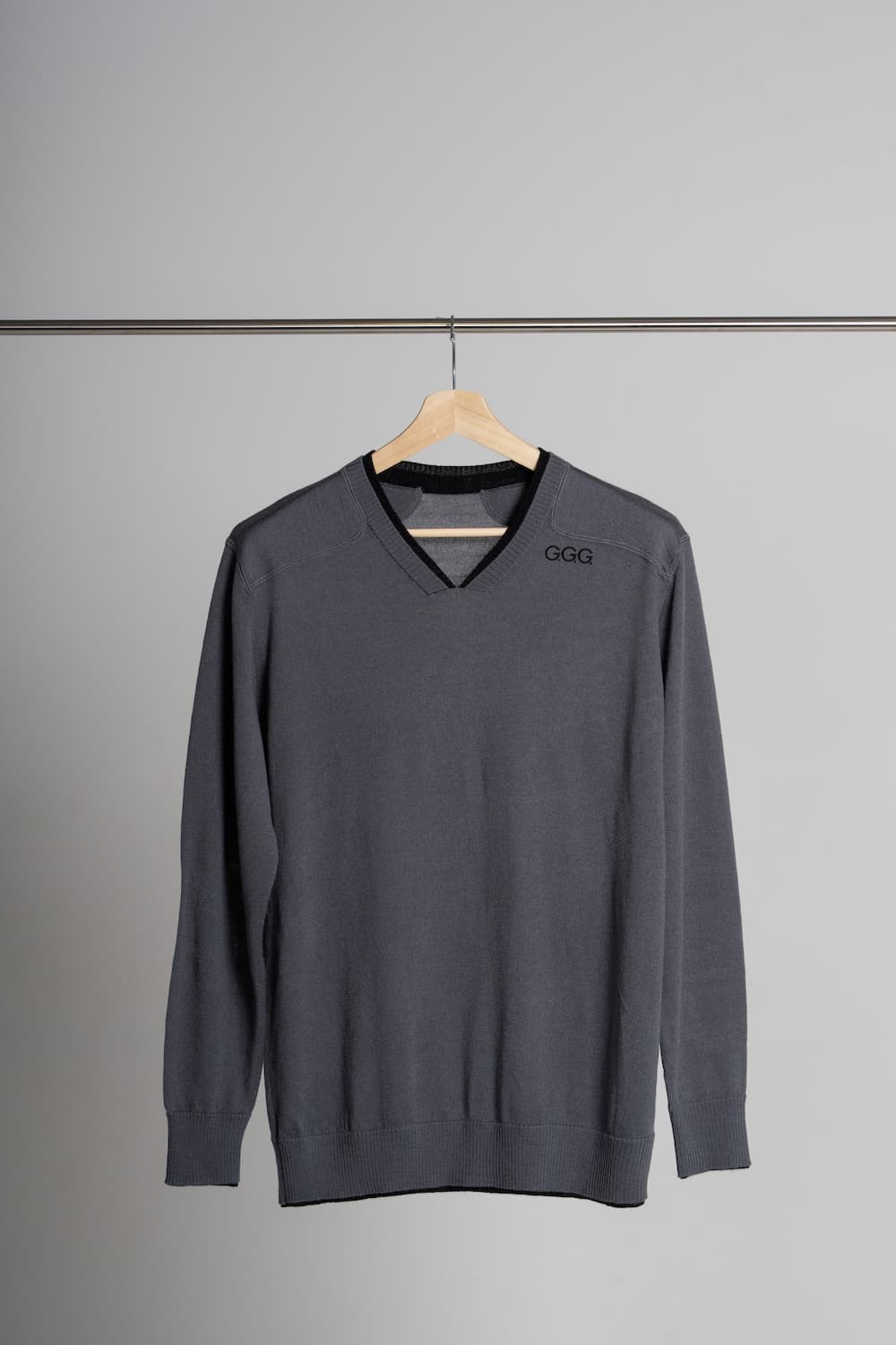 【Unisex】V-Neck Knit
