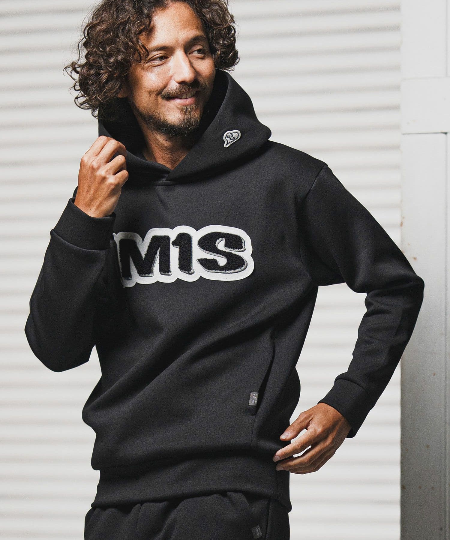 【Men's】サガラ刺繍ダンボールパーカー