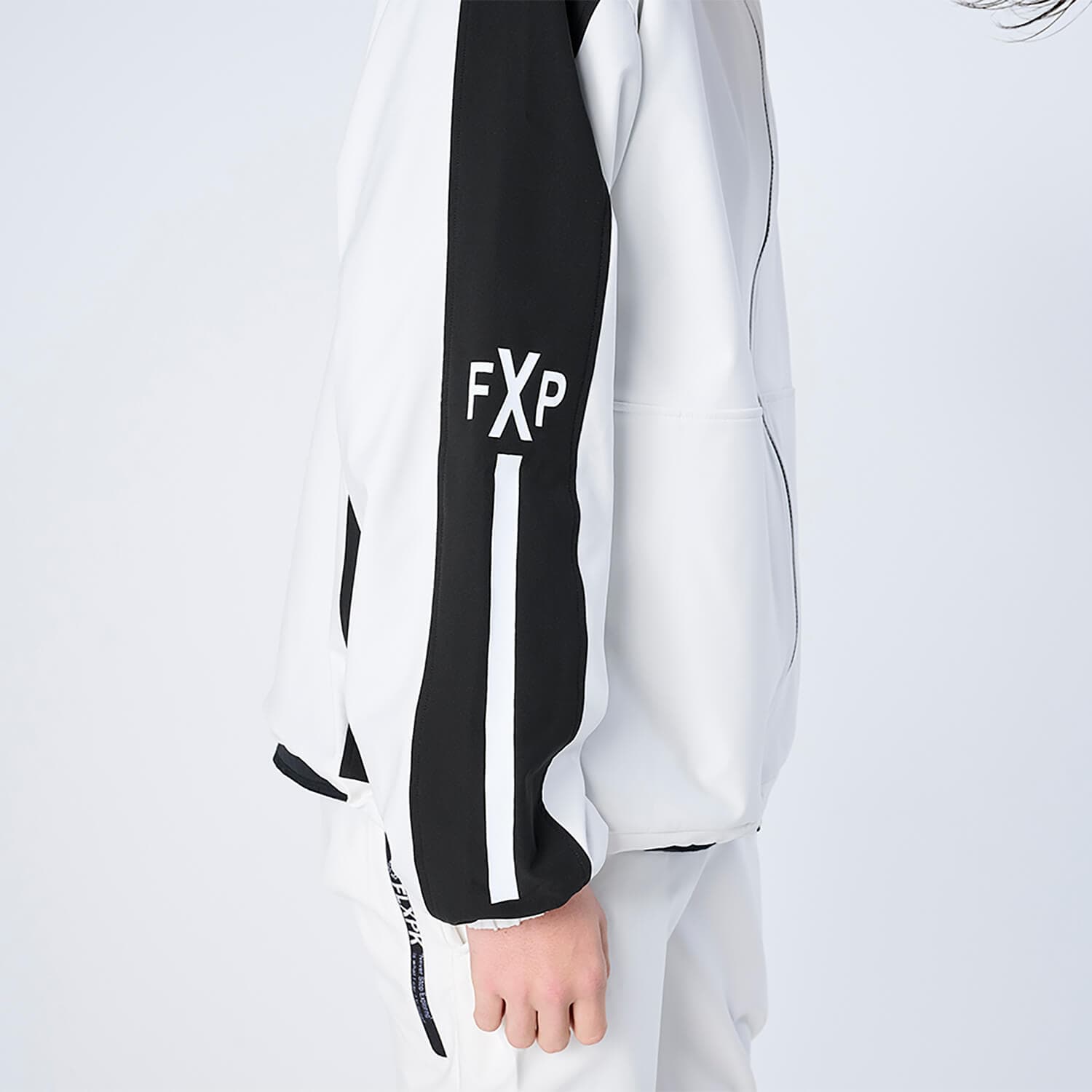 【Unisex】XJK-TRACKS(SOLOTEX® Eco-Hybrid トラックジャケット)