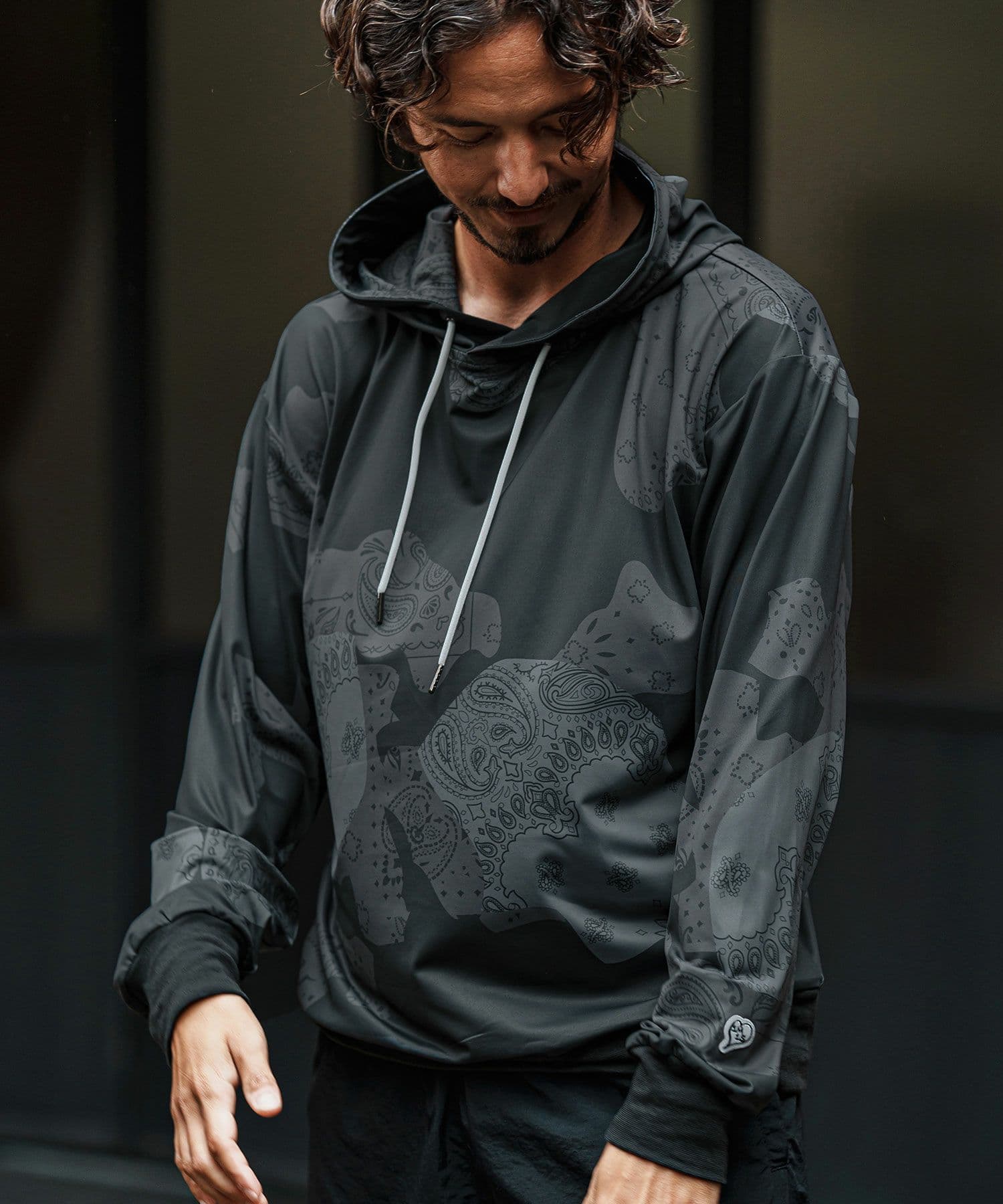 【Men's】カモフラージュペイズリー柄パーカー