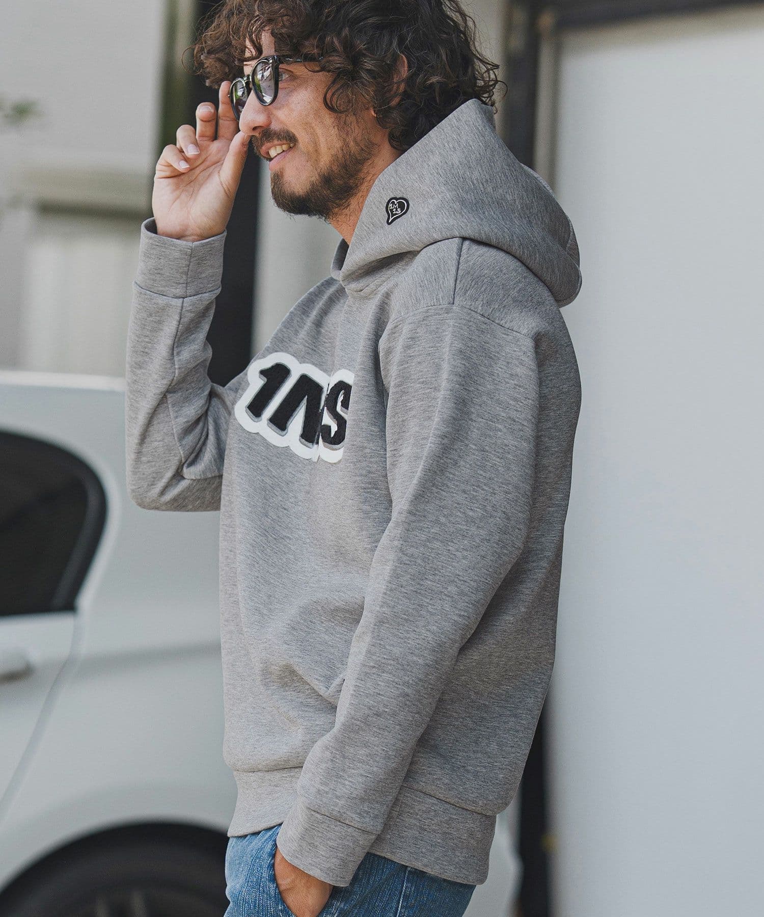 【Men's】サガラ刺繍ダンボールパーカー