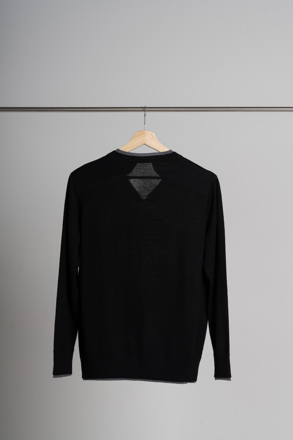 【Unisex】V-Neck Knit