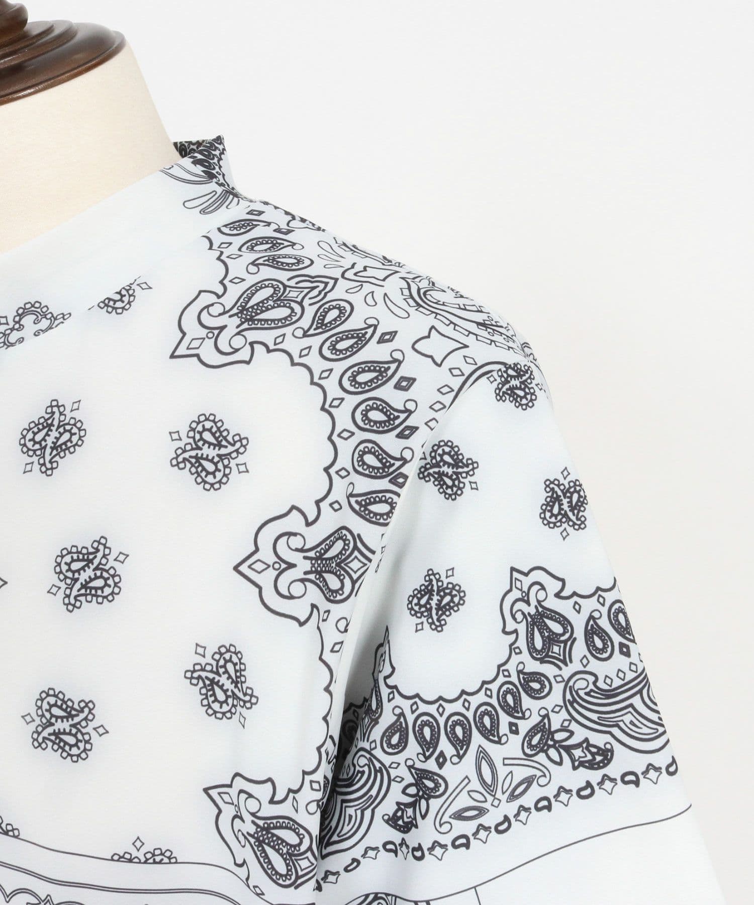 【Men's】ペイズリー柄半袖モックネック